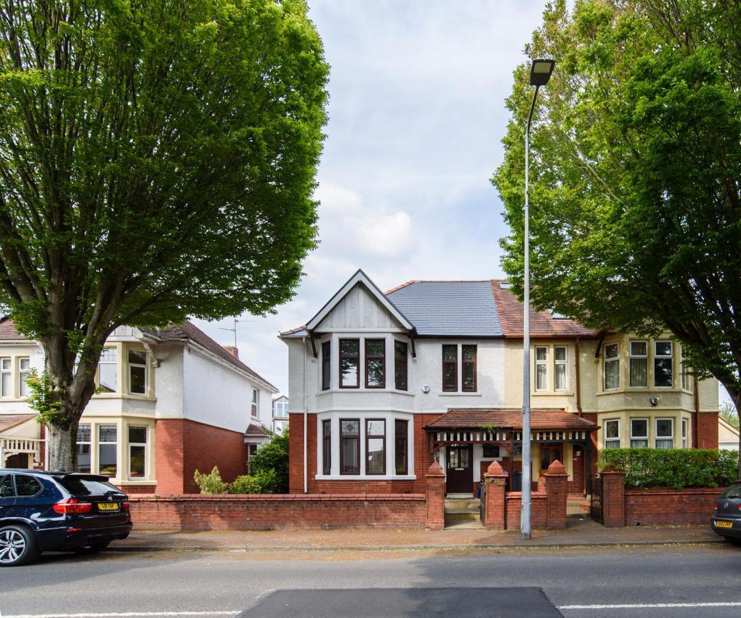 City Retreat, Spacious 4 Bed House, Games Room, Parking, Hot Tub & Bbq Cardiff Exterior photo